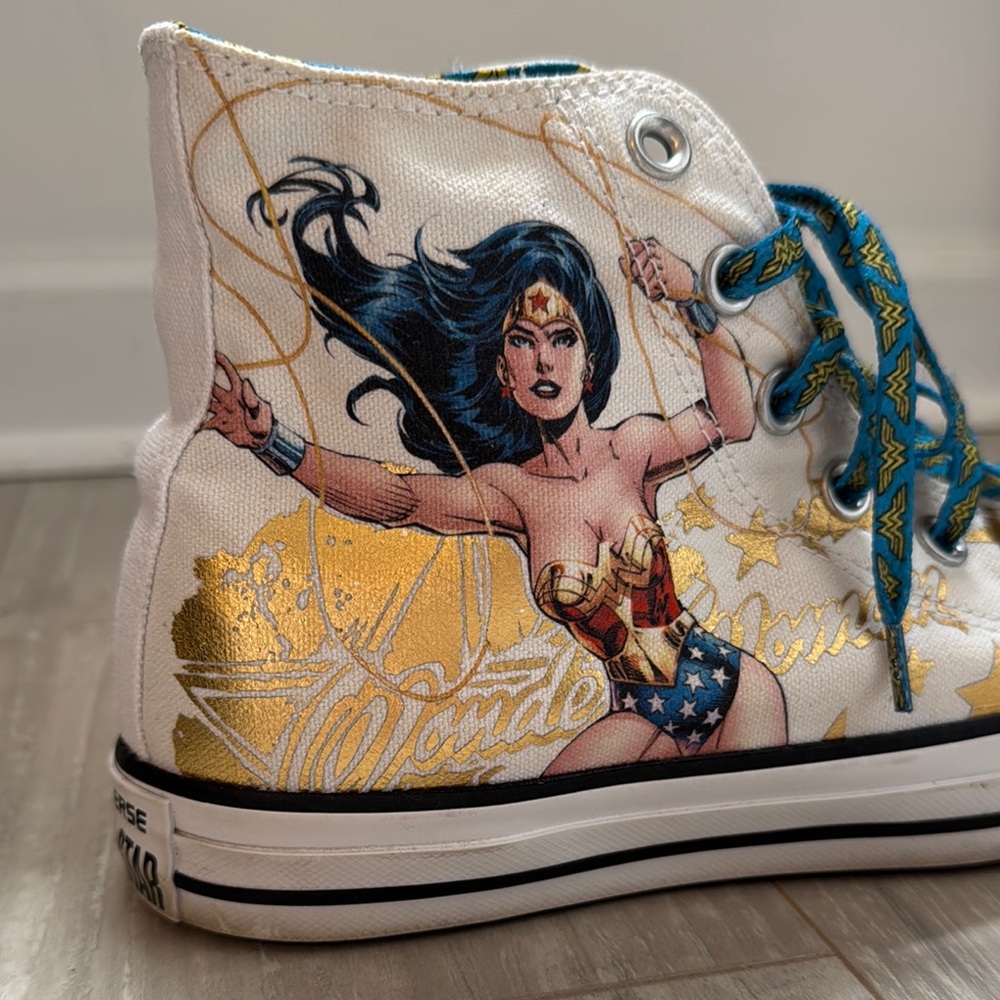 Converse Wonder Woman High-Top Sneakers - Women’s Size 8 - Picture 3 of 8